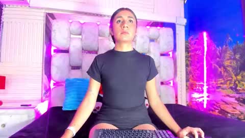 mahiara hot online show from May 18, 1:06 pm