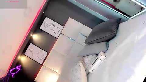 manellyksparklee online show from February 16, 1:20 pm