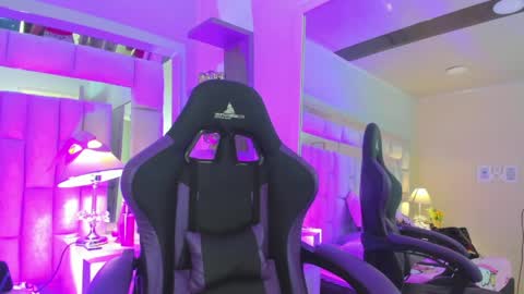 mariiahneedles online show from May 17, 9:36 pm