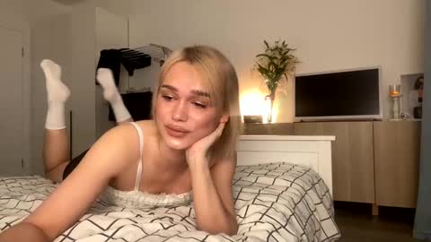 Mary online show from December 8, 1:41 am