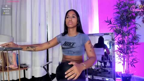 massielhot online show from May 6, 10:27 pm