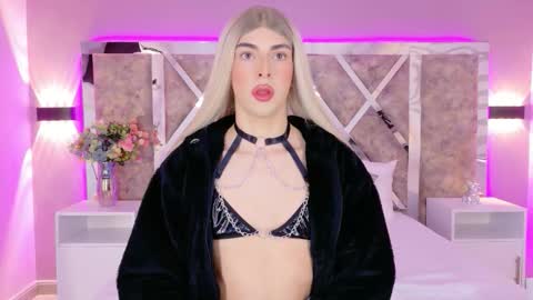 Maxi Rogers online show from February 7, 12:00 pm