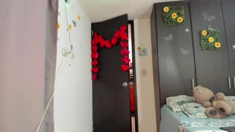 Princess Mensia online show from May 7, 1:29 pm