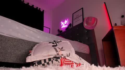 Snapshot of mia_ravenn chatting on January 13, 12:41 am Mia online show from January 13, 12:41 am