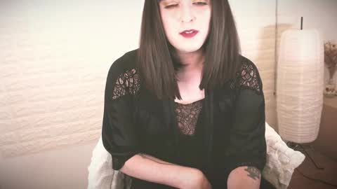 mia_wallase online show from December 18, 4:23 pm