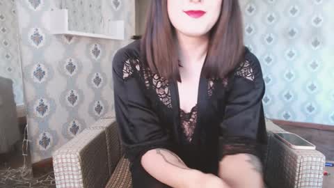 mia_wallase online show from May 11, 4:04 pm