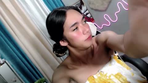 Mia online show from February 14, 10:07 am