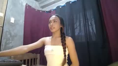 mila_seductressxx online show from May 23, 12:50 am