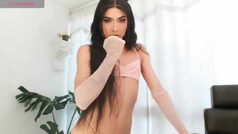 Snapshot of milansantana24 chatting on December 3, 9:28 pm MILAN SANTANA online show from December 3, 9:28 pm