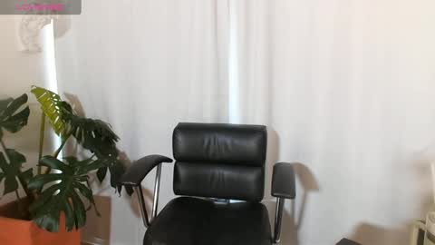 Snapshot of milansantana24 chatting on February 12, 9:01 pm MILAN SANTANA online show from February 12, 9:01 pm