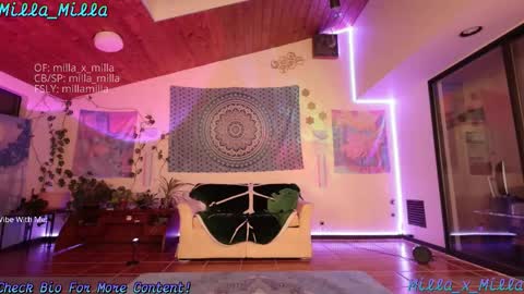 milla_milla online show from February 20, 5:14 am