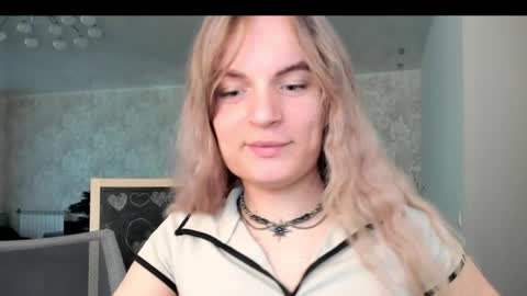 mili-kira online show from April 26, 1:09 pm
