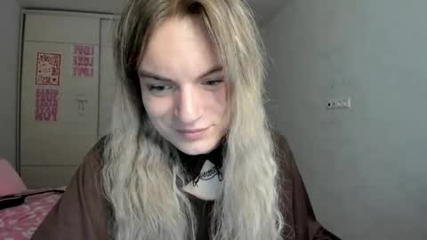 mili-kira online show from May 10, 5:01 am