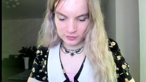 mili-kira online show from May 16, 7:35 pm