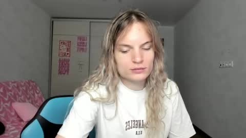 mili-kira online show from May 18, 4:51 am