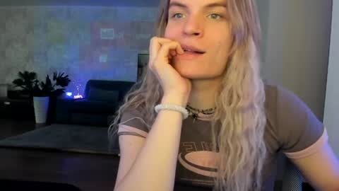 mili-kira online show from May 24, 1:08 pm