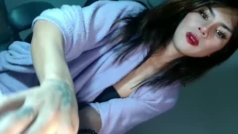 miss_bella69 online show from May 23, 7:21 pm