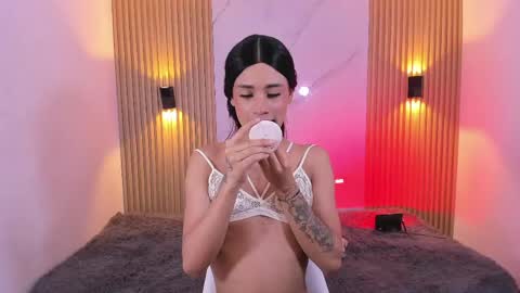 miss_emilystar online show from April 21, 8:15 pm