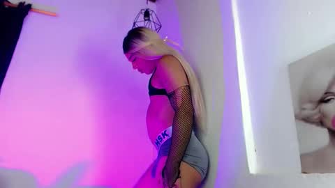 Fer online show from May 12, 11:02 pm