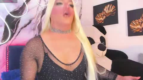 kassandra lazcano online show from May 12, 1:25 am