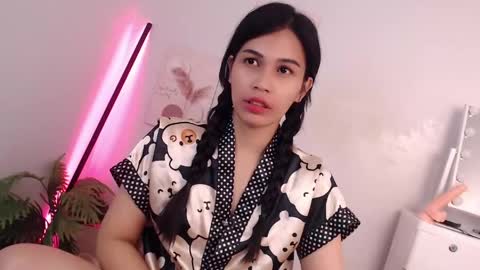 MOMIKHEM online show from May 4, 3:39 pm