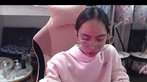 ELYSE A SIMPLE GIRL online show from December 11, 8:50 pm