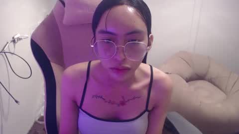 ELYSE A SIMPLE GIRL online show from January 24, 11:04 am