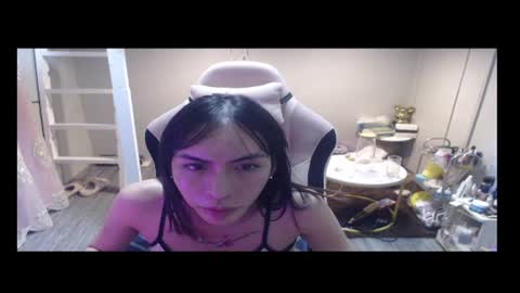 ELYSE A SIMPLE GIRL online show from February 18, 1:19 pm