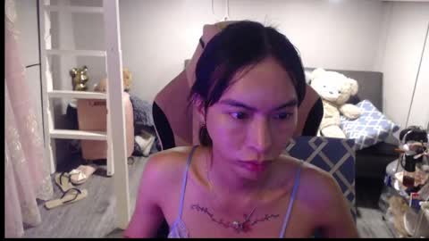ELYSE A SIMPLE GIRL online show from April 24, 12:30 pm