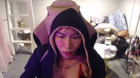 ELYSE A SIMPLE GIRL online show from April 29, 4:45 pm