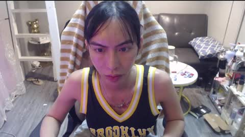 ELYSE A SIMPLE GIRL online show from May 4, 4:01 pm