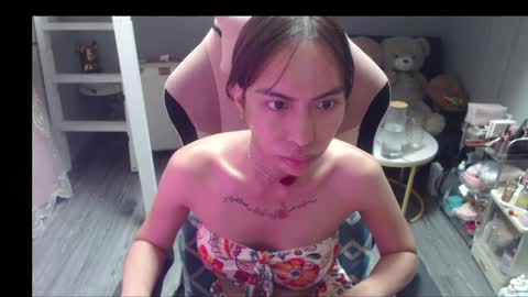ELYSE A SIMPLE GIRL online show from May 21, 11:17 am