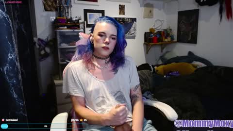 Moxy online show from December 14, 7:14 pm