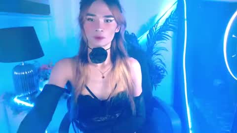 mscherry_ online show from November 9, 12:39 pm