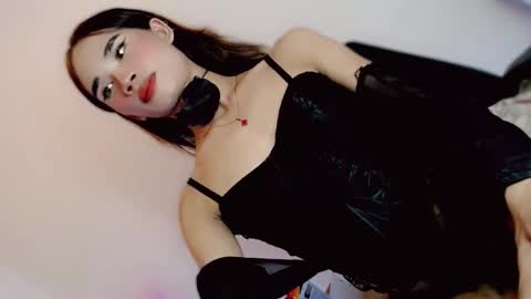 mscherry_ online show from April 24, 5:05 pm