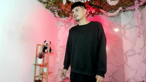 nahomi_hot2002 online show from May 11, 12:21 pm