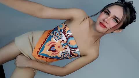 Nathalie smith online show from May 14, 4:55 am