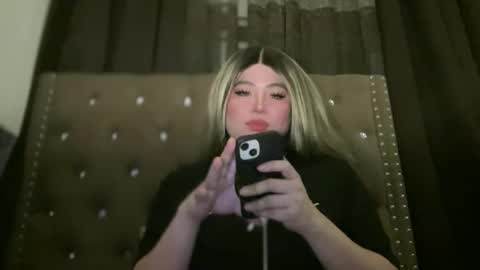 Rose Wilson online show from December 17, 3:39 pm