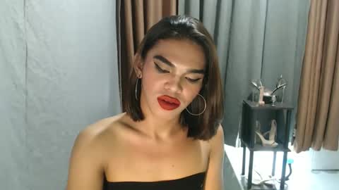 neomi online show from April 30, 7:18 pm