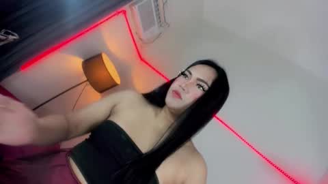 nia_jaxx online show from May 4, 6:13 pm