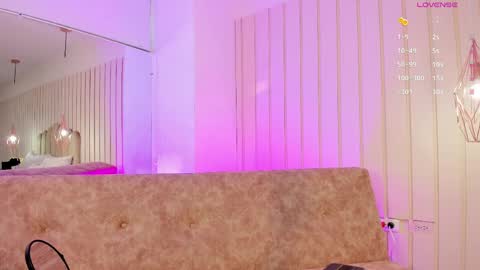 nickiwestt___ online show from May 11, 7:33 pm