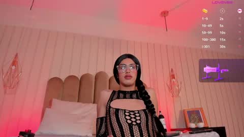 nickiwestt___ online show from May 30, 9:02 pm