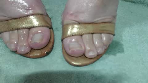 Snapshot of nikisissyfeet chatting on February 3, 10:43 pm nikisissyfeet online show from February 3, 10:43 pm