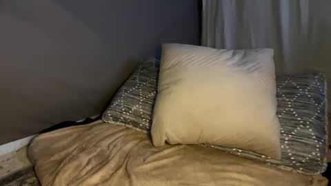 nikkelsofiaclouds online show from October 6, 8:47 am