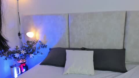 nioki_ online show from May 19, 4:19 am