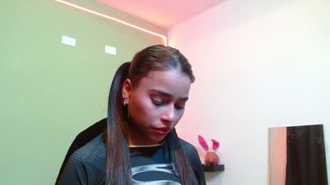 Noha Thomson online show from December 15, 9:42 pm