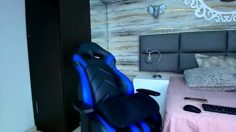 Oliver  online show from February 6, 9:49 pm