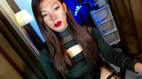 Miss OLIVIA online show from December 1, 5:15 pm