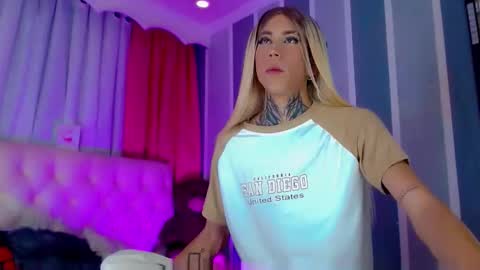 oliviahot01 online show from April 30, 1:55 am