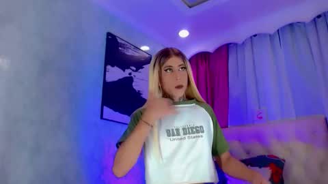 oliviahot01 online show from May 20, 1:56 am